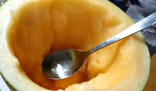 吃蜜瓜的勺子,品味夏日清凉的甜蜜瞬间