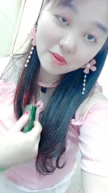 女朋友吃瓜的季节,女友吃瓜季的甜蜜收获